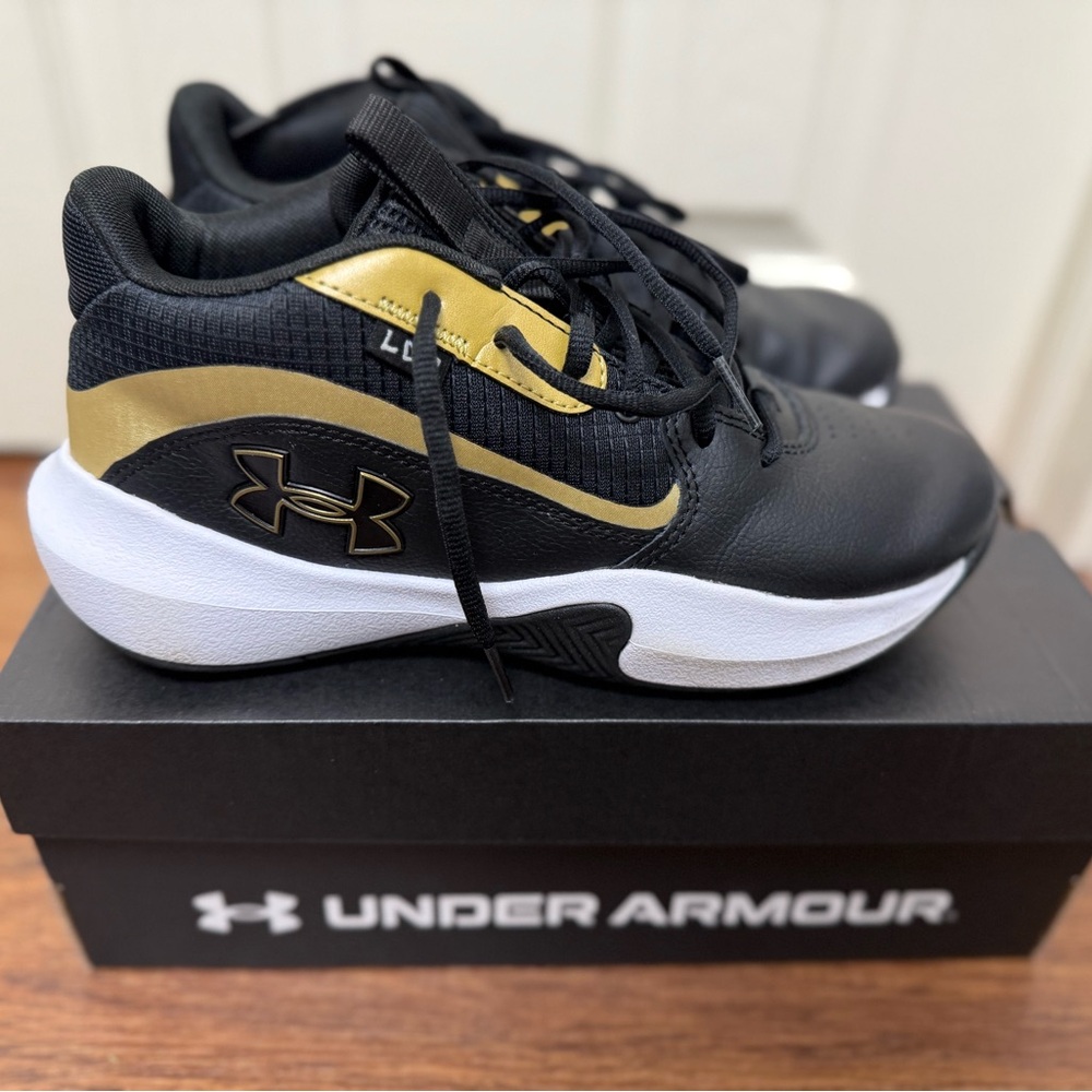 Lockdown 7 Sneaker Size 7.5 Adult